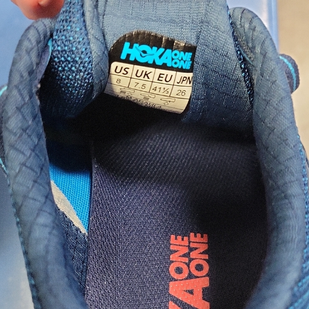 HOKA  ARAHI 4. MENS 8. GREAT CONDITION. - Picture 3 of 4